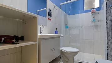 Quadruple Room | Bathroom