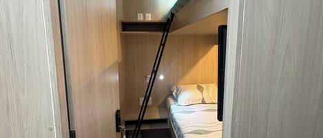 Chambre avec lits jumeaux, non-fumeurs, four à micro-ondes | Espace de travail pour ordinateur portable, Wi-Fi gratuit