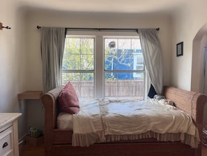 Room - Perfect 3 bedroom house with AC in awesome Petaluma neighborhood near downtown (Petaluma)