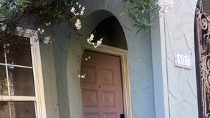 A house entrance with a purple door, a window, and a mailbox. - Perfect 3 bedroom house with AC in awesome Petaluma neighborhood near downtown (Petaluma)
