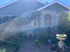 Exterior - Perfect 3 bedroom house with AC in awesome Petaluma neighborhood near downtown (Petaluma)