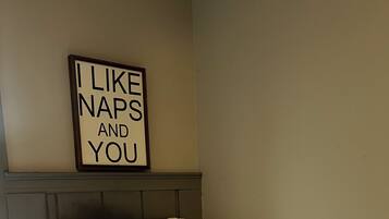 1 bedroom, internet, bed sheets