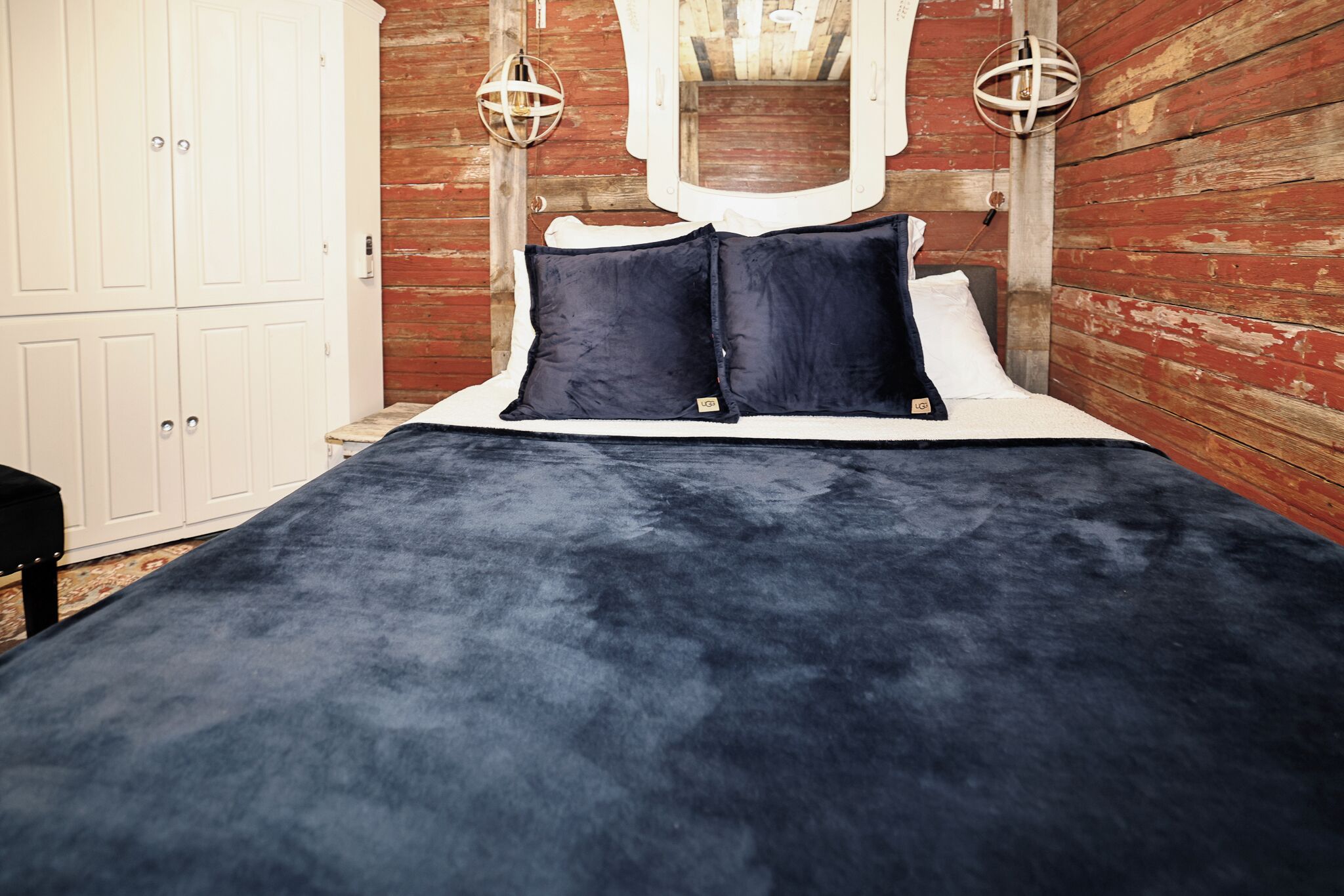 3 bedrooms, iron/ironing board, internet, bed sheets