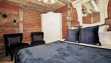 3 bedrooms, iron/ironing board, internet, bed sheets