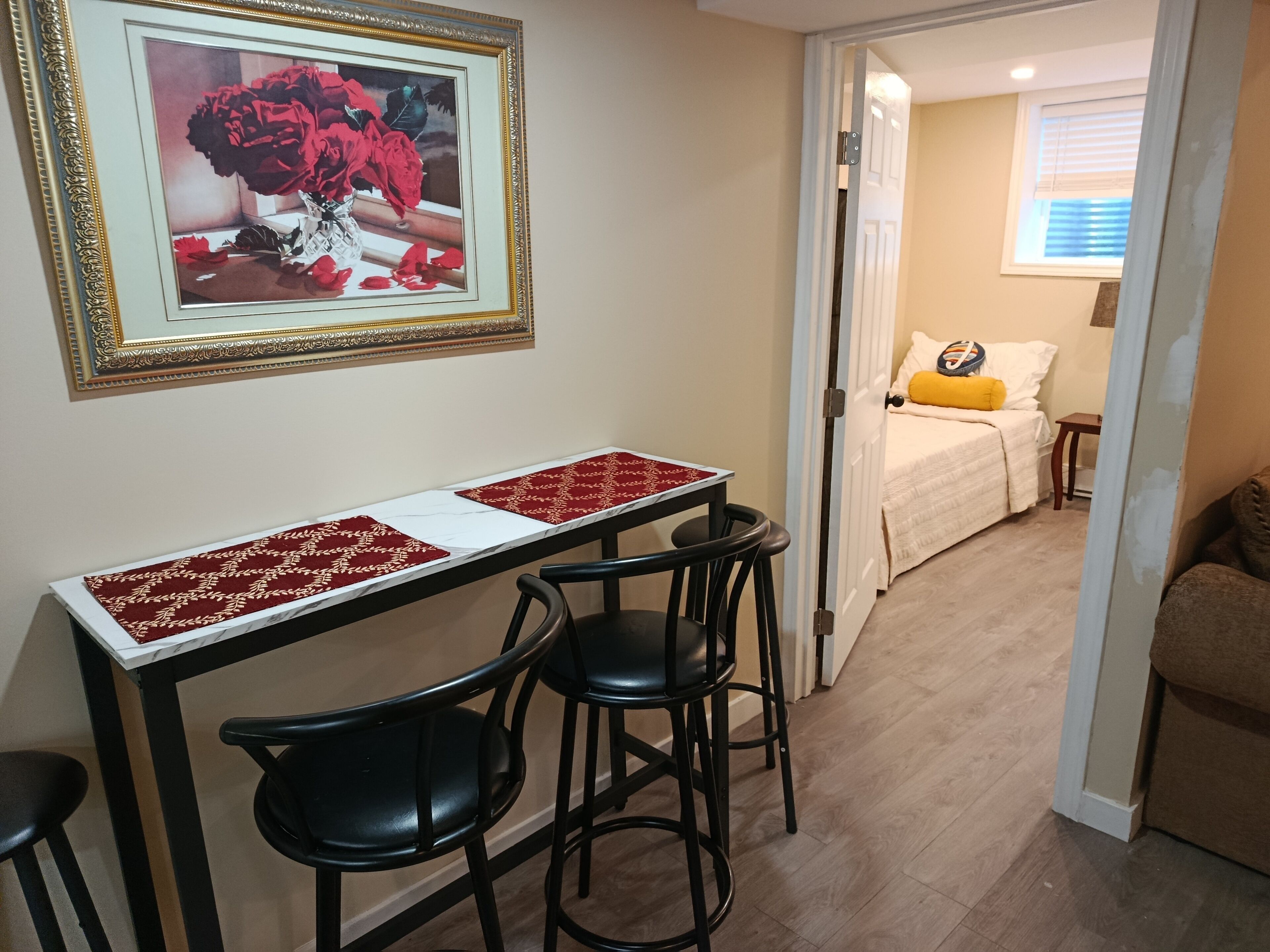 1 chambre, bureau, fer et planche à repasser, accès au Wi-Fi (inclus)