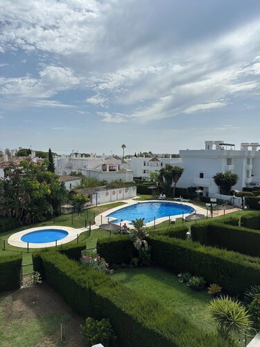 Penthouse with an ocean view! Fantastic location near the ocean and amenities
