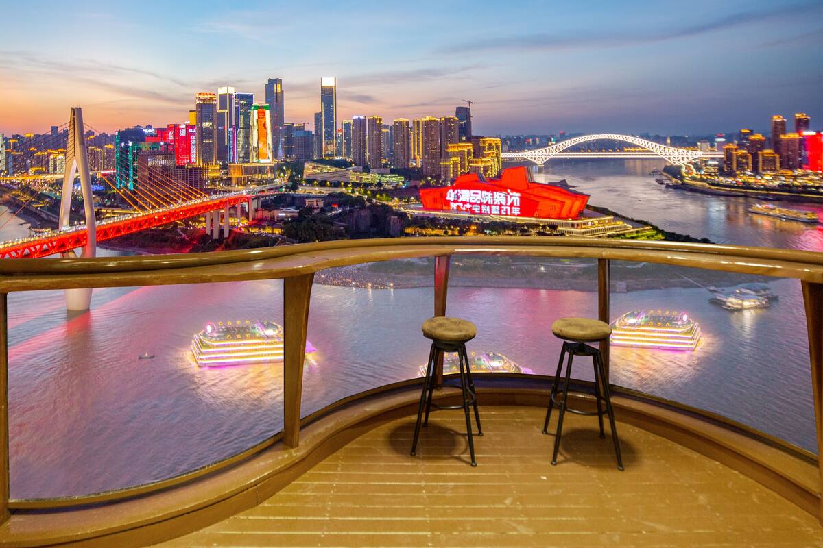Deluxe Apartment, 1 Queen Bed, Balcony, River View | Terrace/patio