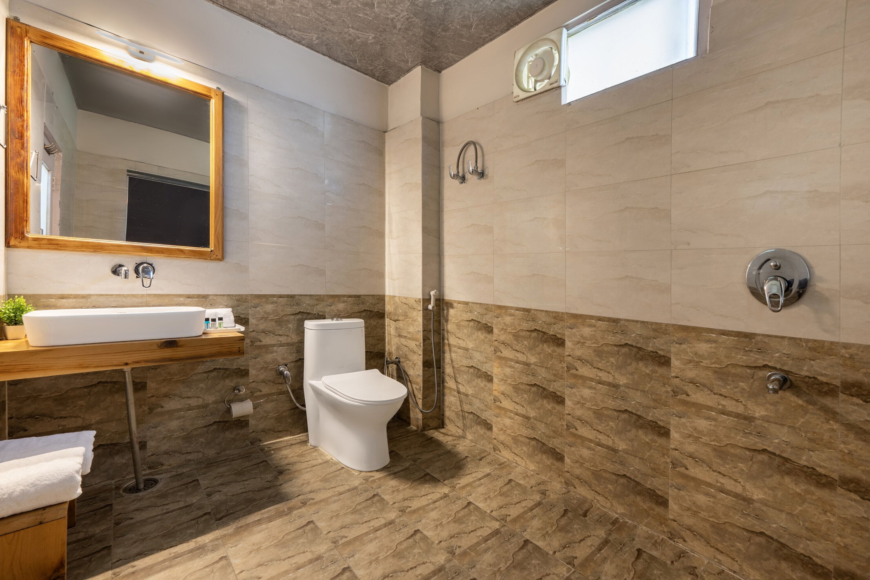 Superior Room, Balcony, Valley View | Bathroom | Shower, free toiletries, towels, soap