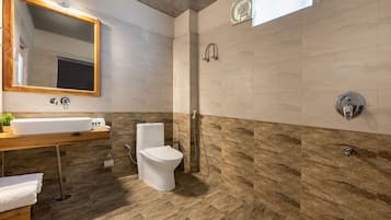Superior Room, Balcony, Valley View | Bathroom | Shower, free toiletries, towels, soap