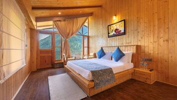 Superior Room, Balcony, Valley View | Desk, blackout drapes, iron/ironing board (on request), WiFi (free)