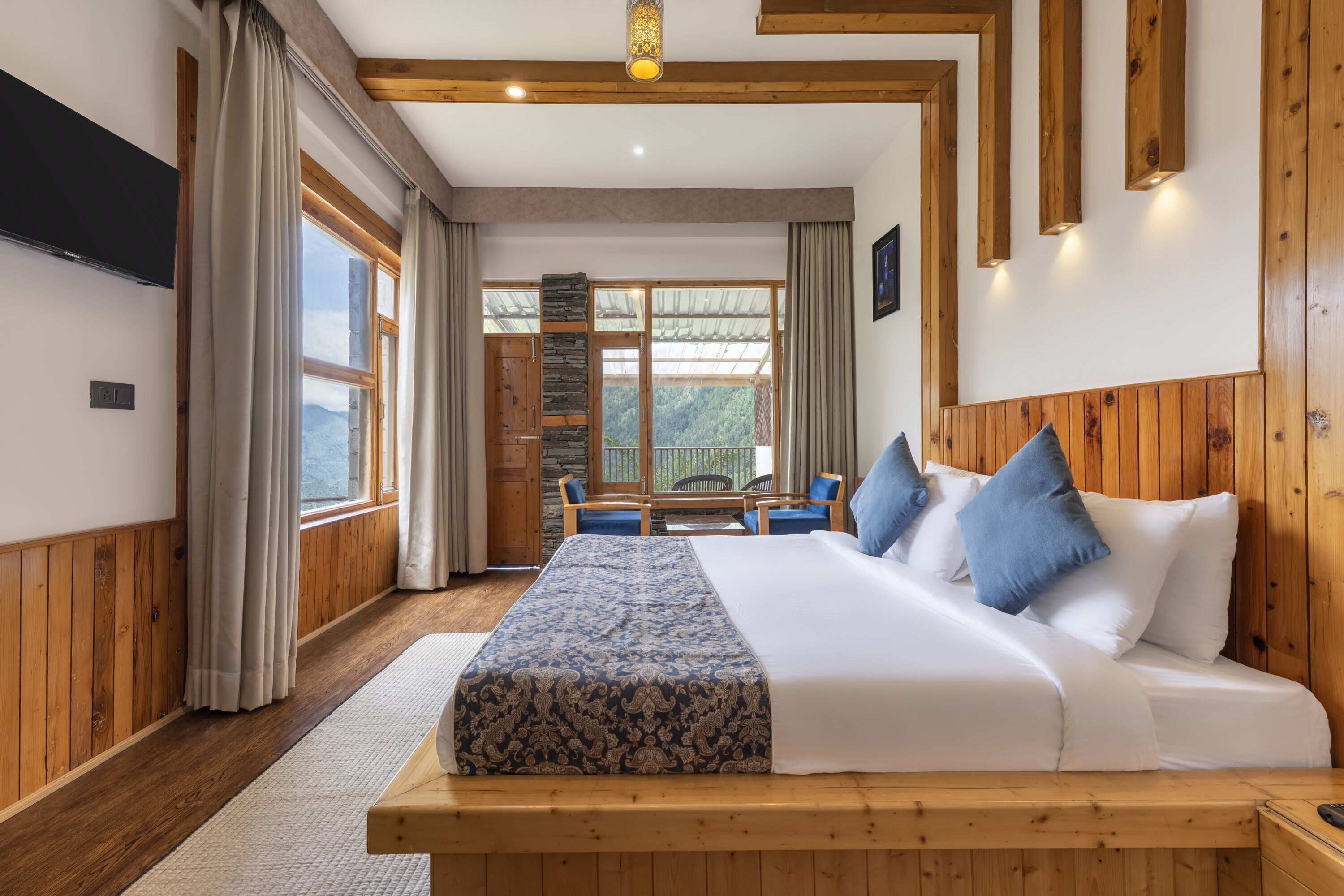 Superior Room, Balcony, Valley View | Desk, blackout drapes, iron/ironing board (on request), WiFi (free)