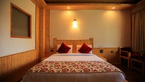 Luxury Room, Balcony, Valley View | Langsir/tirai gelap terus, seterika/papan seterika, Wi-fi percuma 