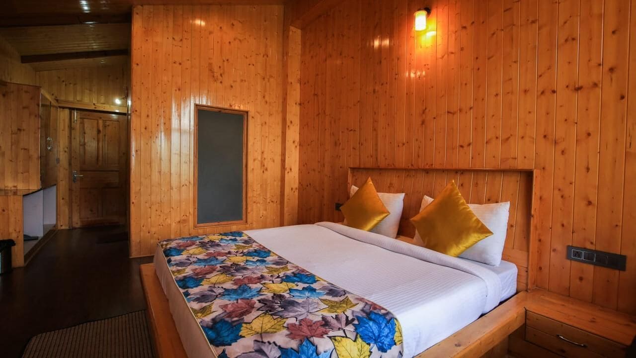 Superior Room, Balcony, Valley View | Desk, blackout drapes, iron/ironing board (on request), WiFi (free)