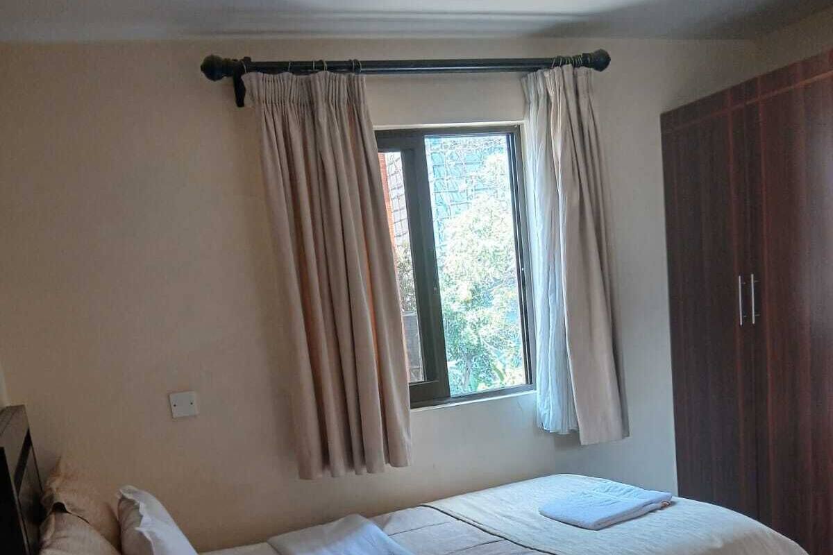 Habitación individual estándar, vista a la ciudad | Ropa de cama de alta calidad, camas con pillow-top y escritorio