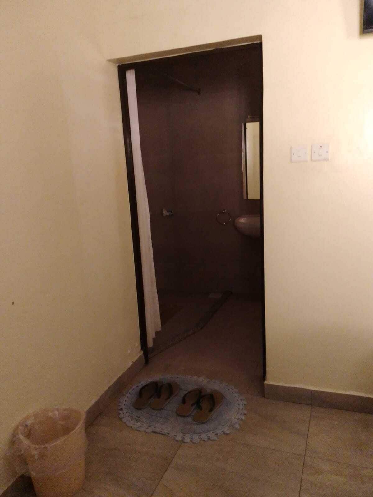 Standard Twin Room, City View | Bathroom | Shower, free toiletries, towels, soap