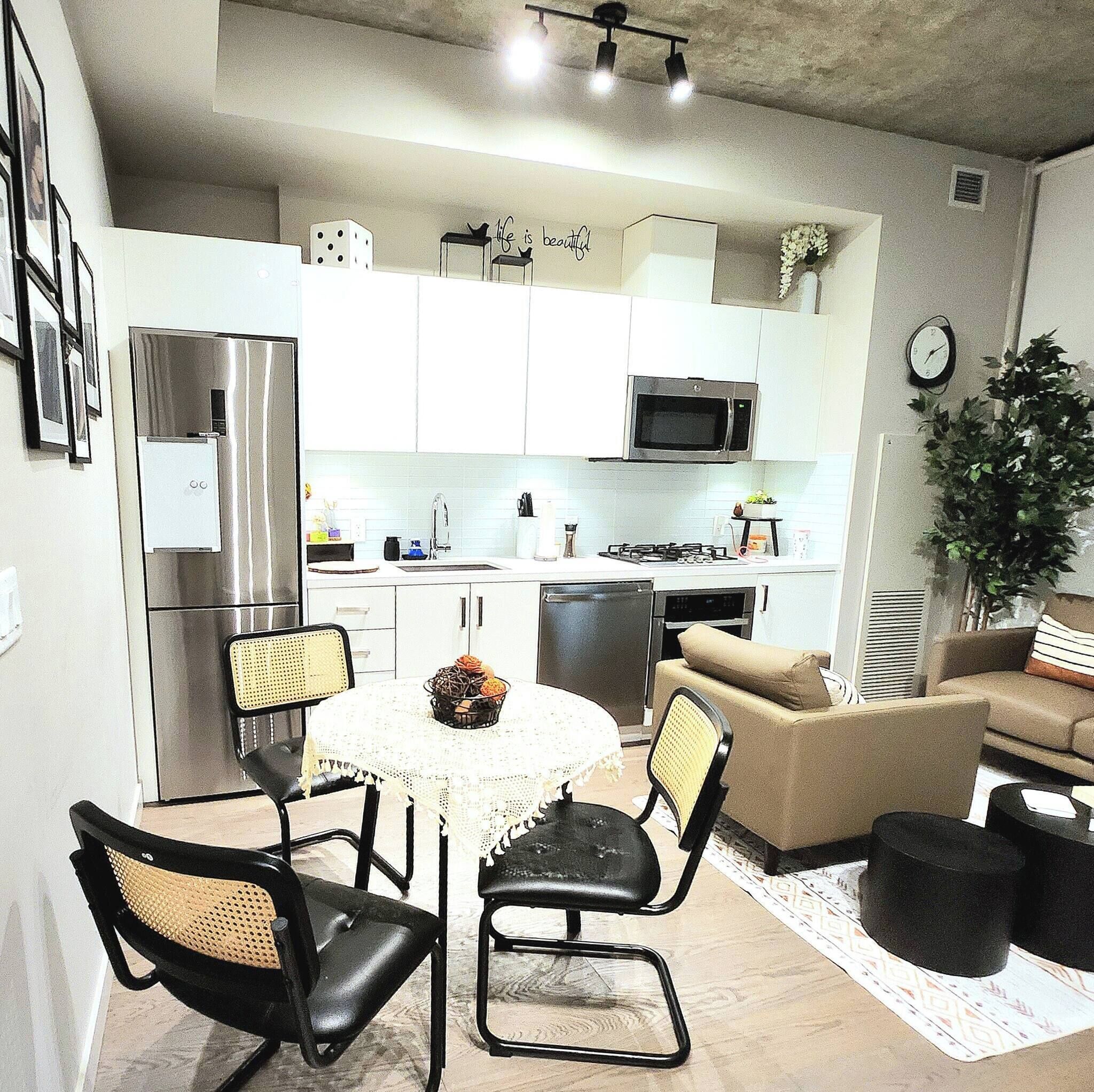 Condo, 1 Bedroom, Accessible, Balcony | Dining room
