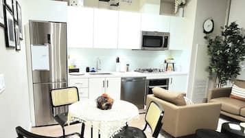 Condo, 1 Bedroom, Accessible, Balcony | Dining room