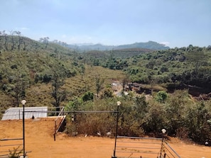 Habitación familiar, varias camas, vista a la montaña | Vista desde la habitación