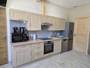 Coffee/tea maker, fridge, microwave, oven - The Guillettes (Étival)