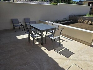 Outdoor dining - The Guillettes (Étival)