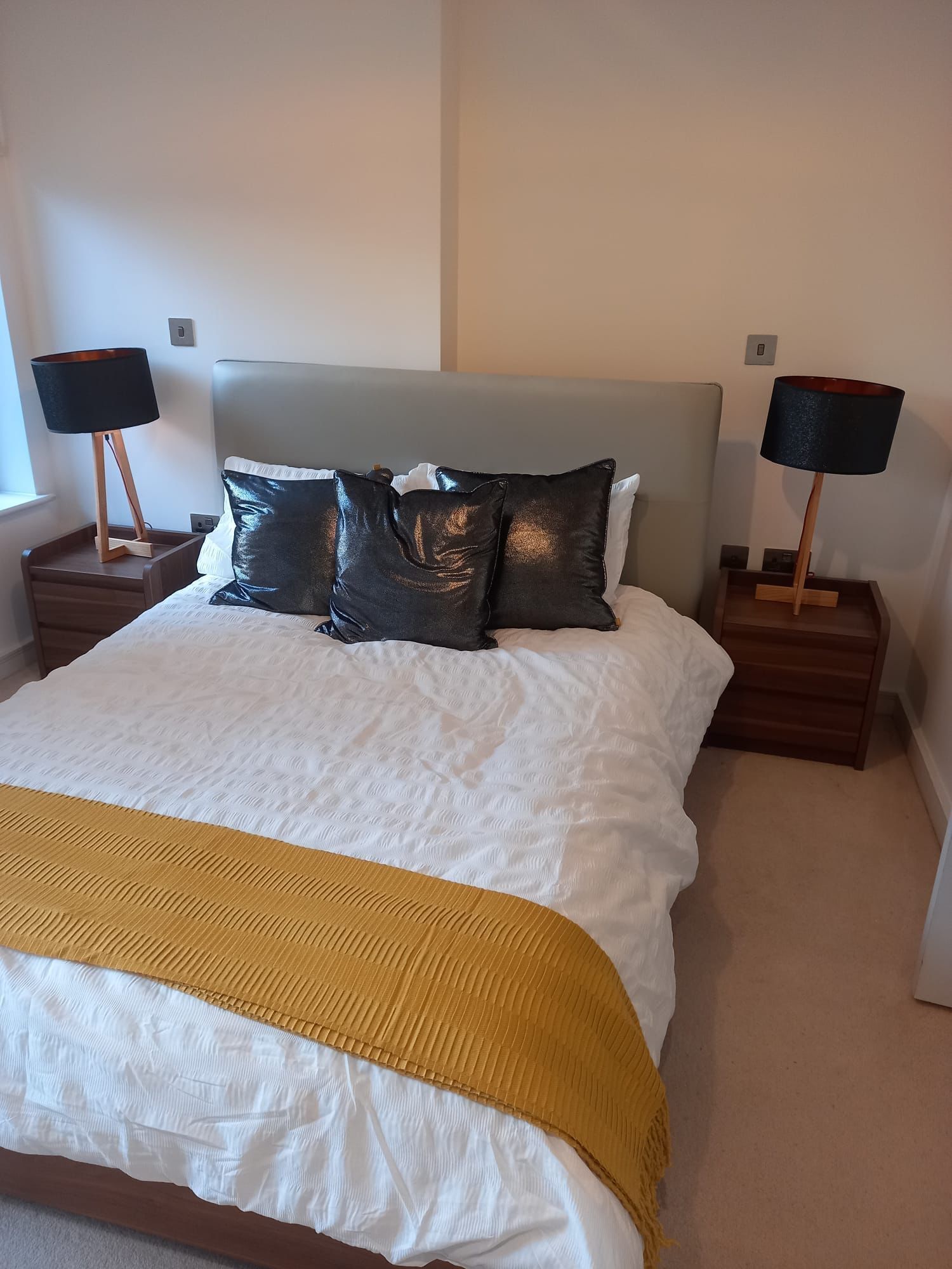 1 dormitorio, tabla de planchar con plancha, Internet