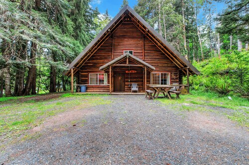 Log Cabin at Rainier Lodge (0.4 miles from entrance)