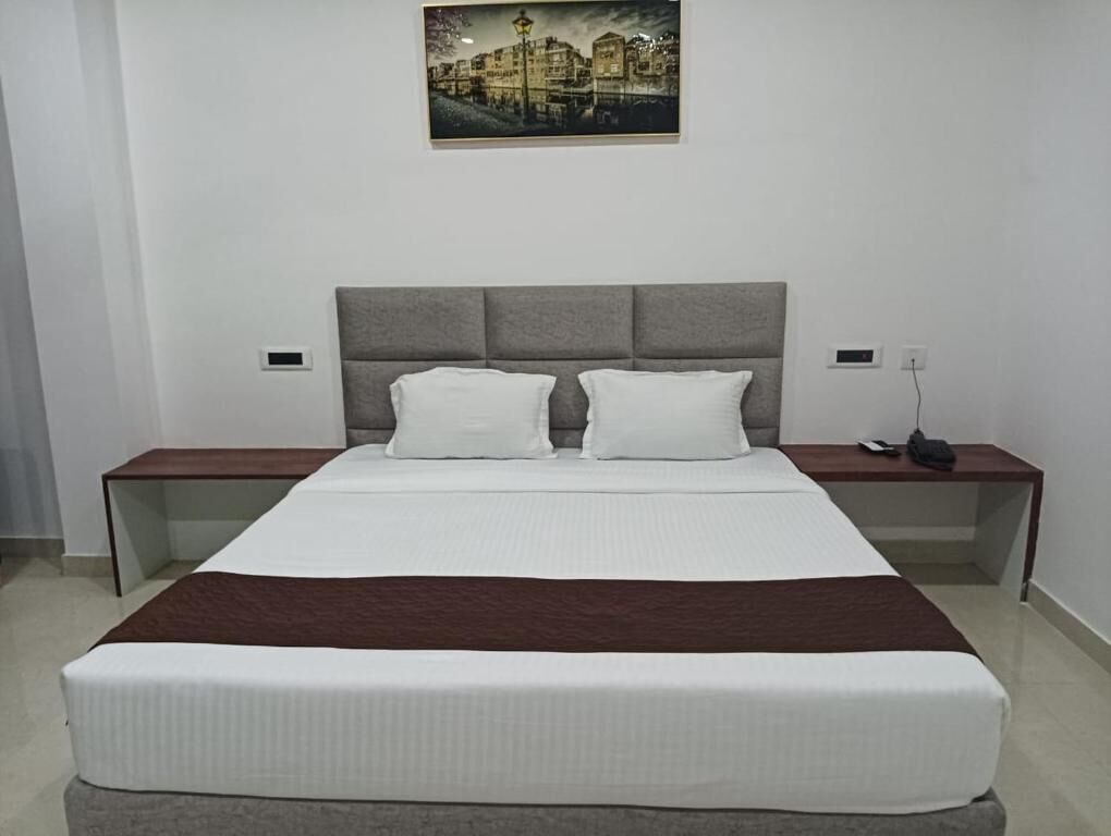 Chambre Deluxe double, vue sur la ville | Coffre-fort, bureau, espace de travail pour ordinateurs portables