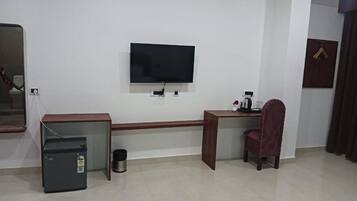 Superior Suite, City View | Interior