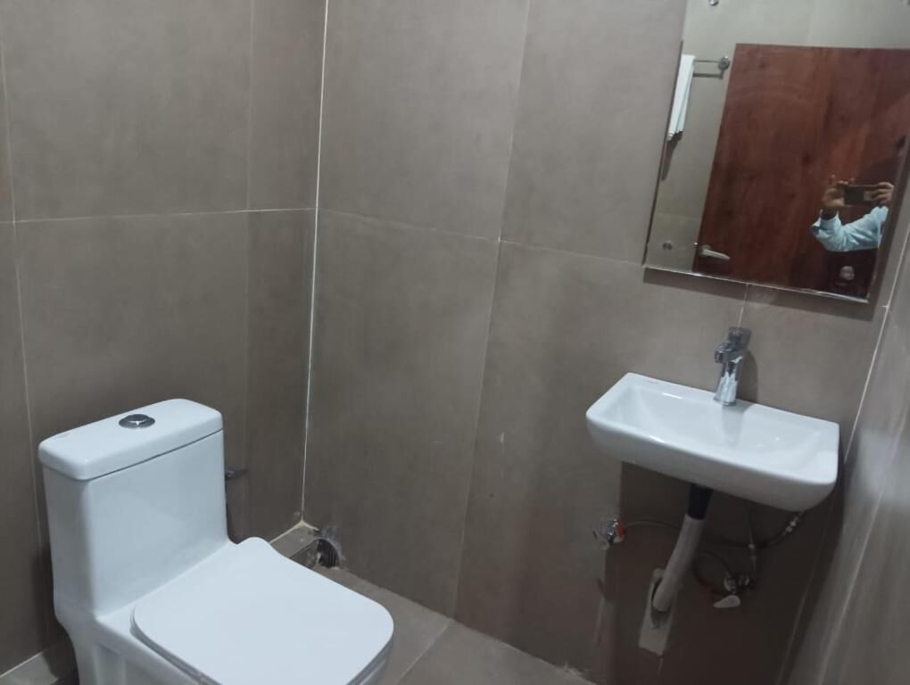 Ducha, artículos de tocador gratuitos, toallas, jabón
