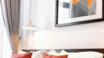 Deluxe Studio, City View | Soundproofing, iron/ironing board, free WiFi