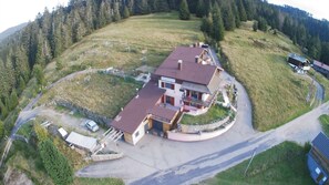 A large house with a curved driveway, surrounded by a forested area. - COTTAGE IN THE GERARDMER AREA, SURROUNDED BY NATURE (Ban-sur-Meurthe-Clefcy)