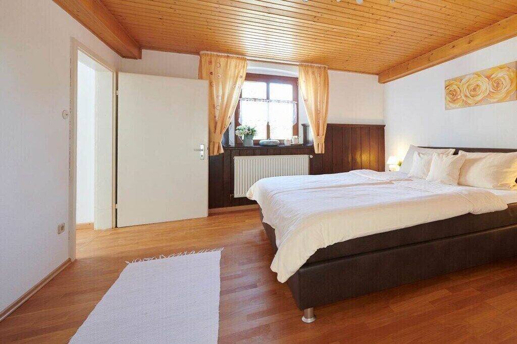 2 Schlafzimmer, Schreibtisch, Bügeleisen/Bügelbrett, kostenloses WLAN