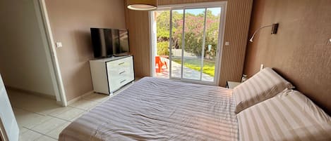 4 chambres, fer et planche à repasser, Wi-Fi gratuit, draps fournis