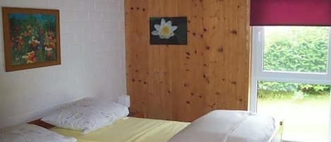 2 bedrooms, travel cot, free WiFi
