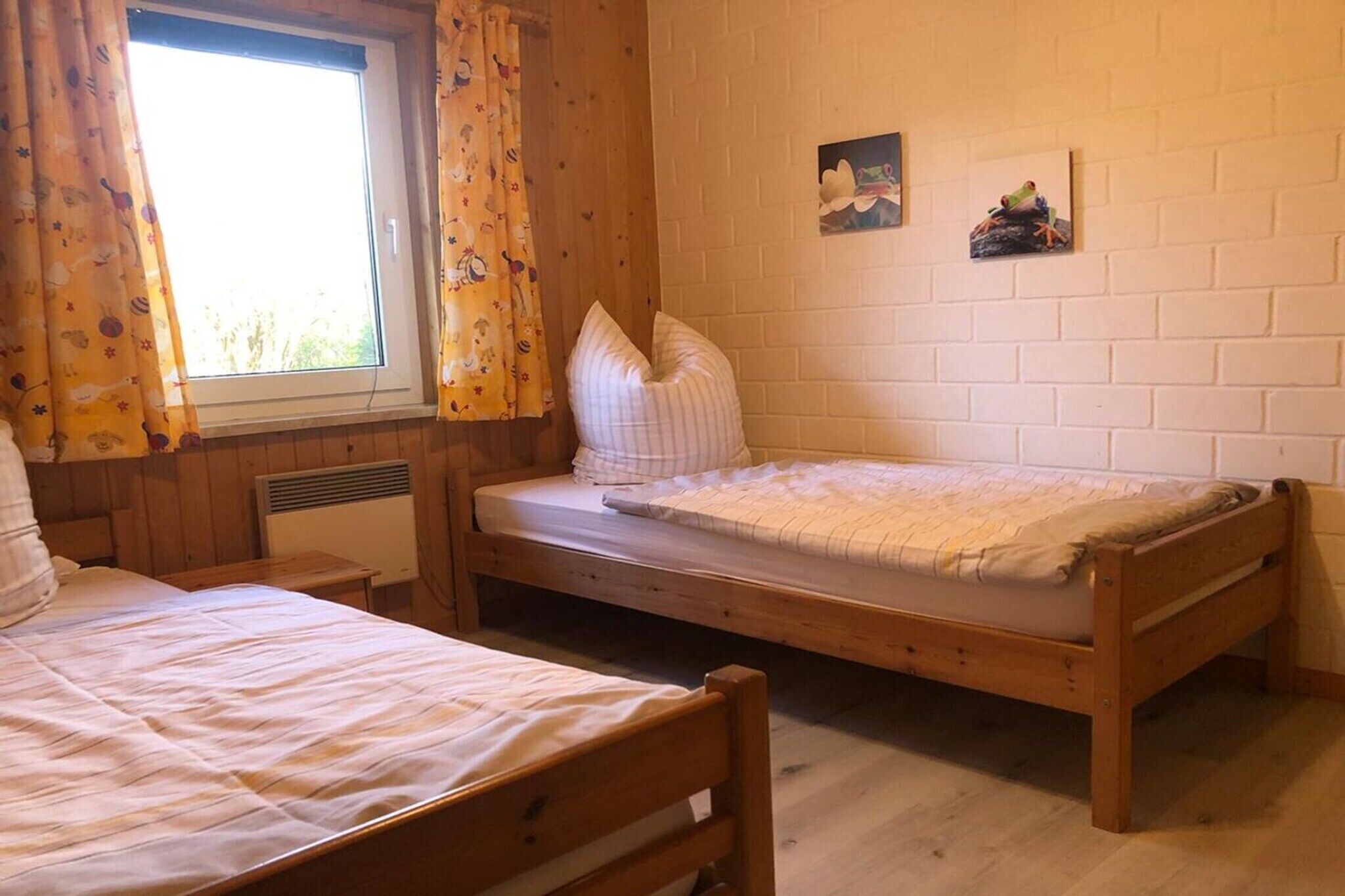 2 bedrooms, travel cot, free WiFi