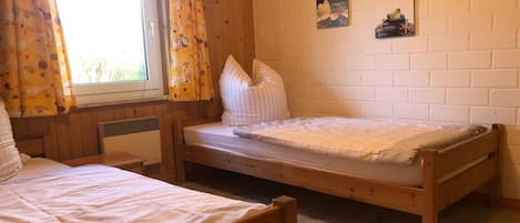 2 bedrooms, travel cot, free WiFi