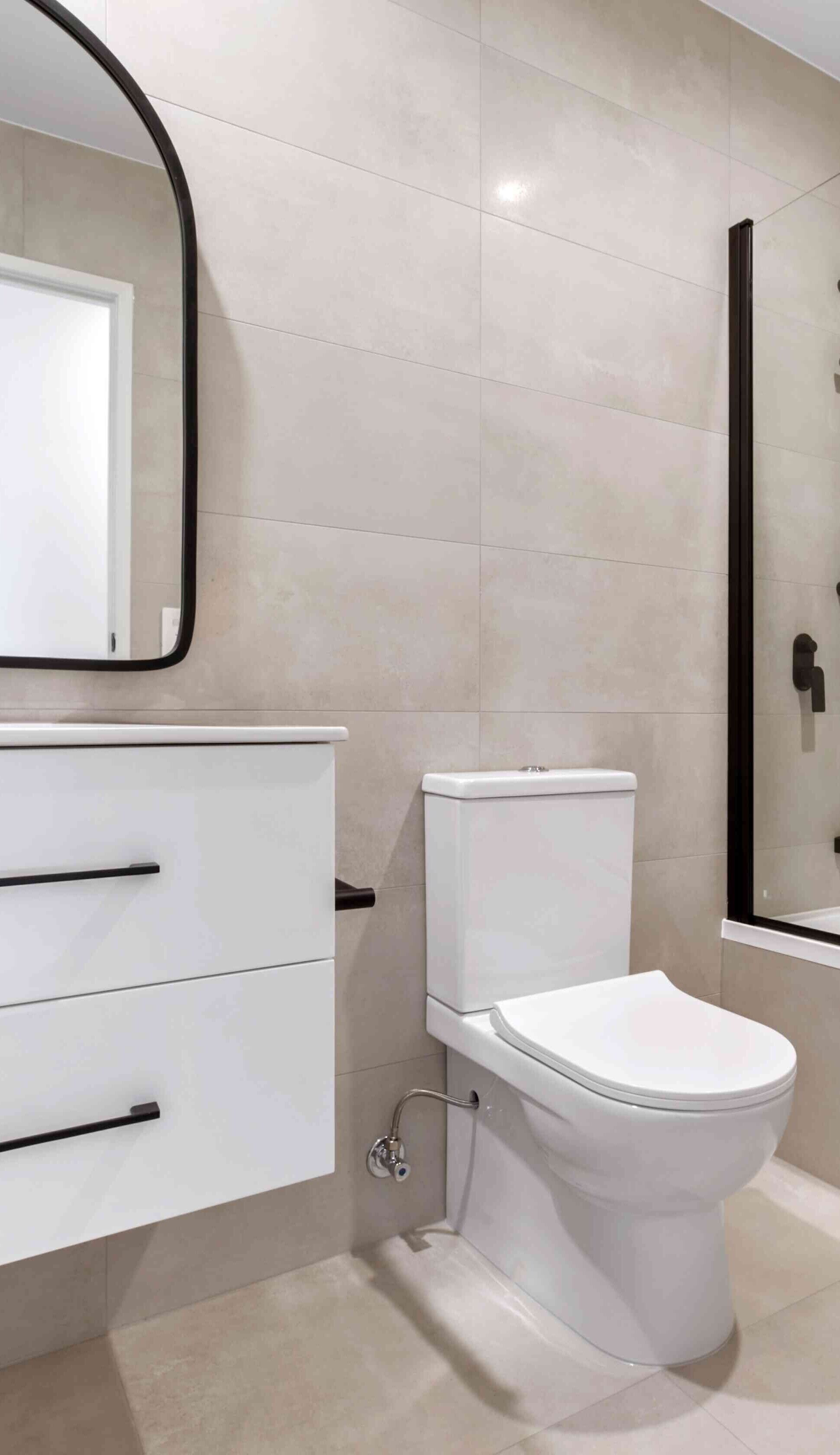 Chambre Deluxe double | Salle de bain | Douche, articles de toilette (gratuits), serviettes fournies, savon