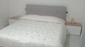 WiFi, bed sheets