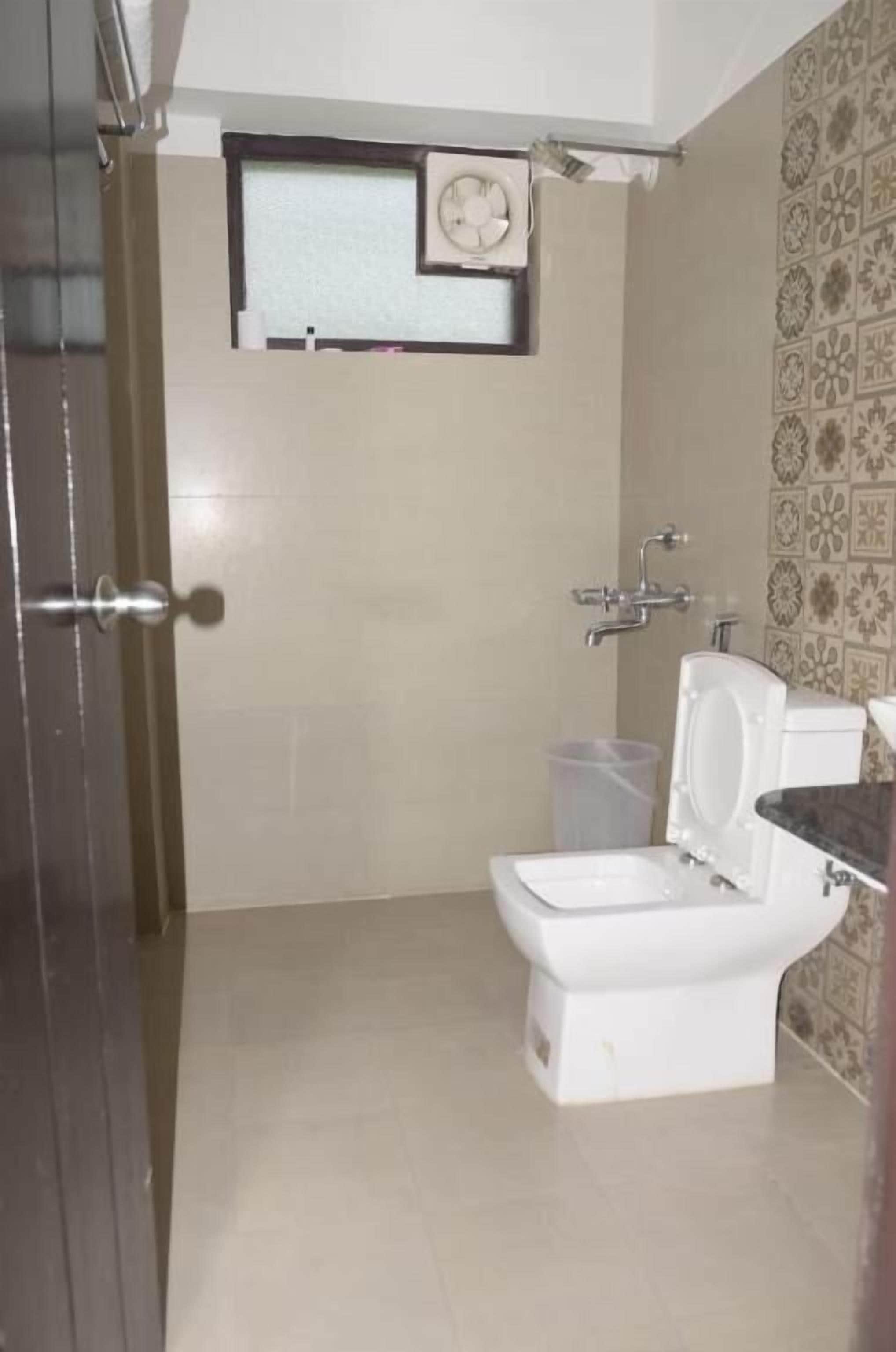Shower, free toiletries, towels, toilet paper