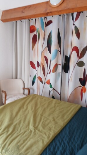 Acceso a internet y ropa de cama