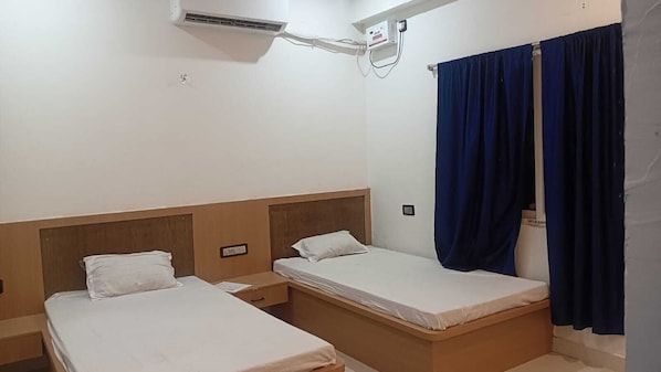Free WiFi, bed sheets - SunFort (Rajgir)
