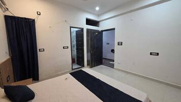Deluxe Room, Balcony, City View