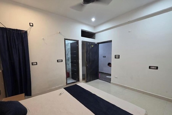Deluxe Room, Balcony, City View | WiFi (free), bed sheets