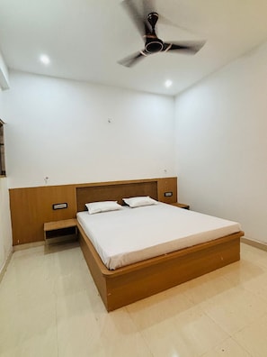 Free WiFi, bed sheets - SunFort (Rajgir)