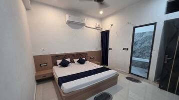 Deluxe Room, Balcony, City View