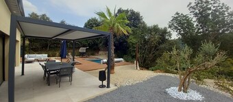 LA CASA DE LOS TORRES: A new villa located just a few minutes from Lake Salagou.