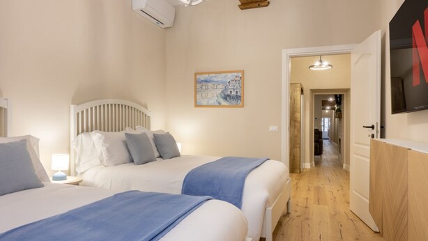 4 bedrooms, iron/ironing board - The Blue Lily by Maison Florence  (Firenze)
