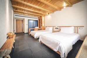 Comfort Double or Twin Room, Patio, Mountain View | Spa - Shanyunjian Hotel Co. Ltd. (Shiyan)