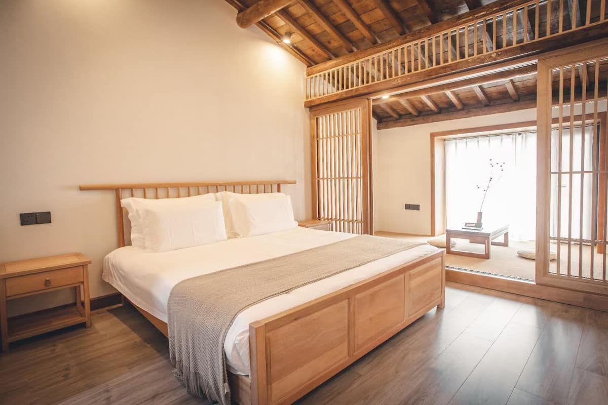 Cortinas blackout, sistema de insonorización y wifi gratis 