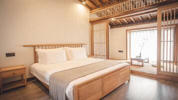 Comfort Single Room, Mountain View | Blackout drapes, soundproofing, WiFi (free), bed sheets